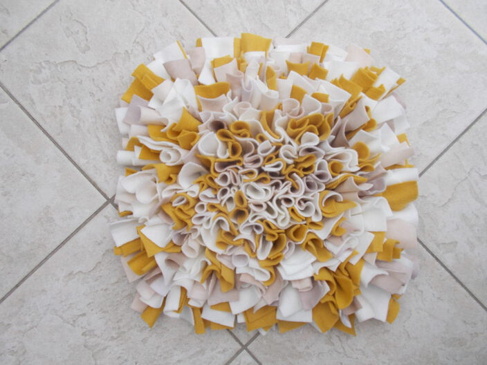 Schnüffelteppich | Modell Senf u. Naturfarben mit Weiß