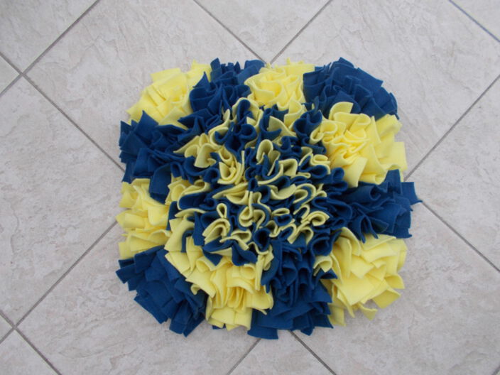 Schnüffelteppich | Modell blau auf gelb