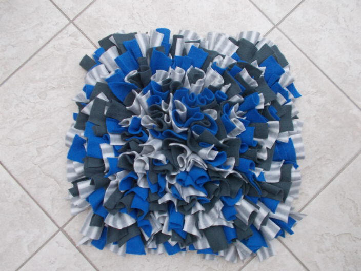 Schnüffelteppich | Modell Grau Blautoene mit Weiß