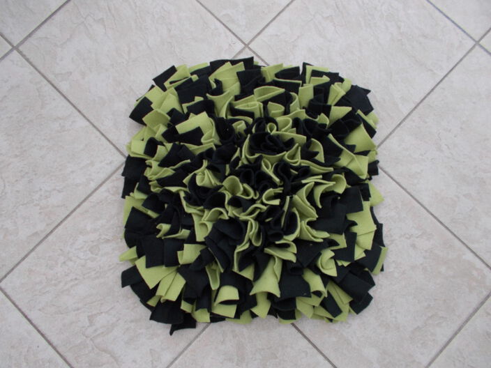 Schnüffelteppich | Modell  lindgrün-schwarz